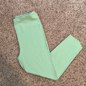 Mint Green 3/4 leggings Womens Size Large